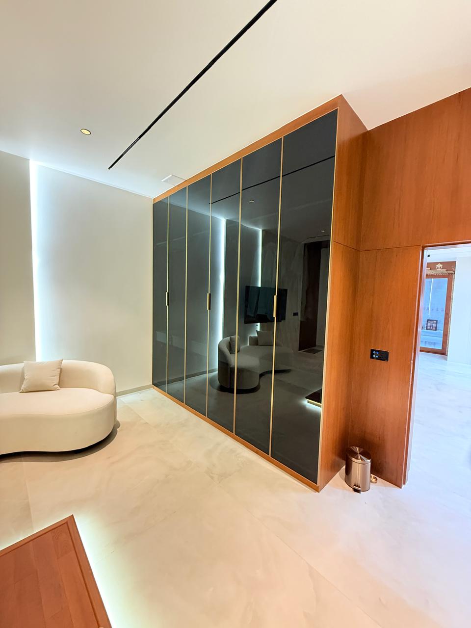 Wardrobe unit